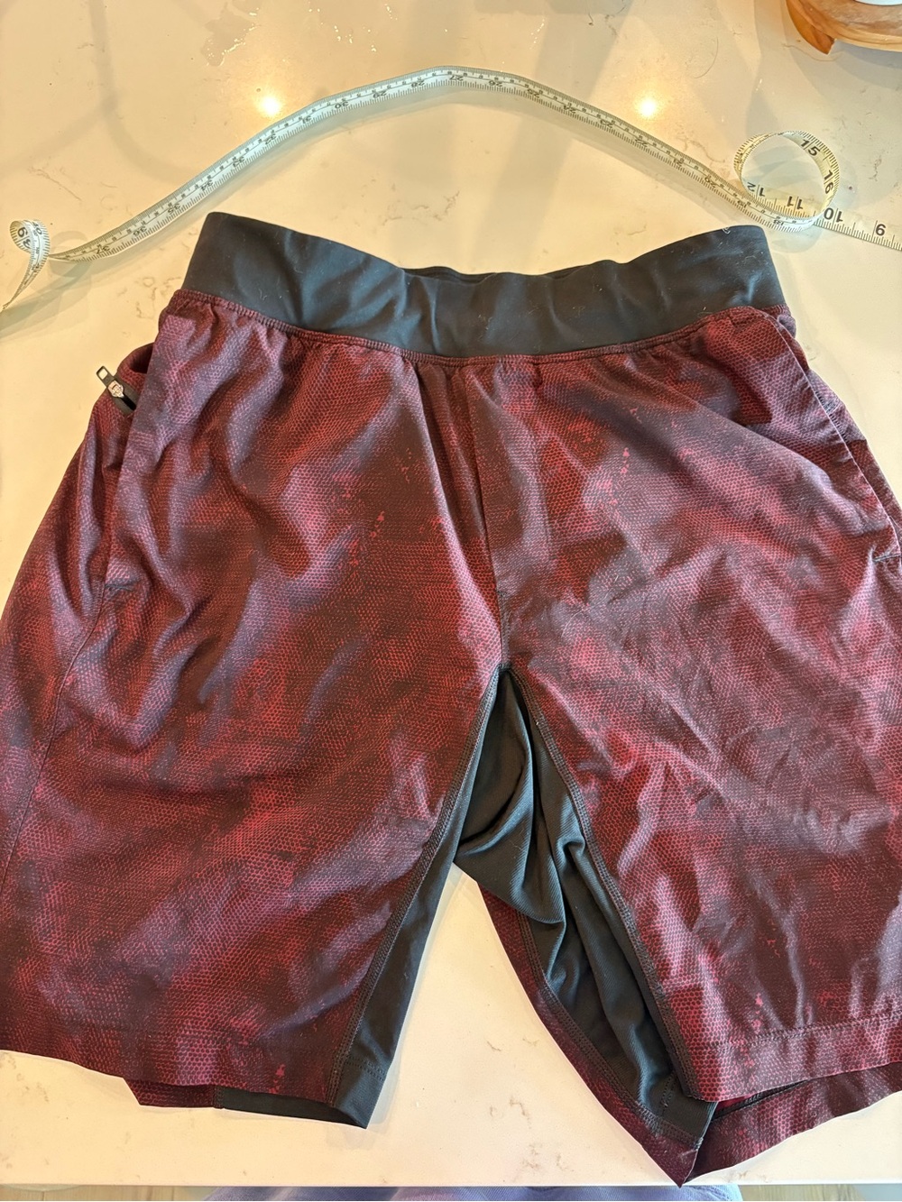 Lululemon men’s maroon shorts